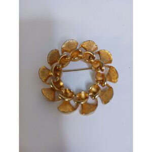 OBCO 66 Vintage Wreath Brooch Gold Tone